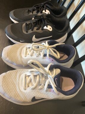 Nike shoes girl size 2.5 & 3